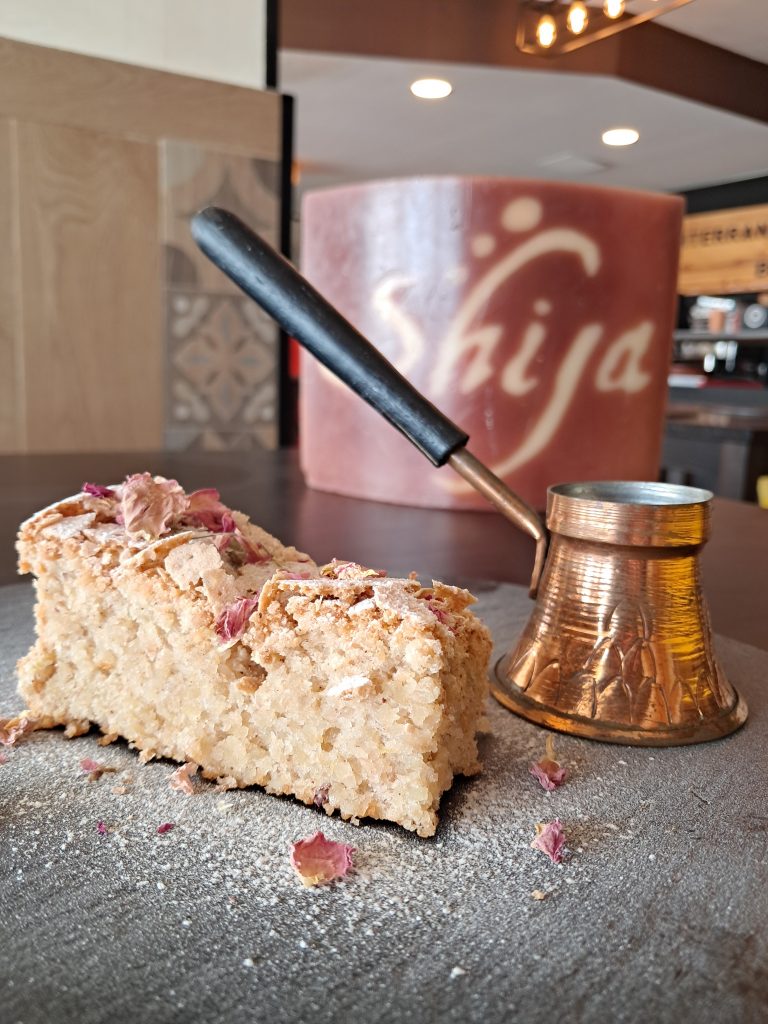 Coca d'ametlles o coca de almendras gastronomía tradicional de Benidorm