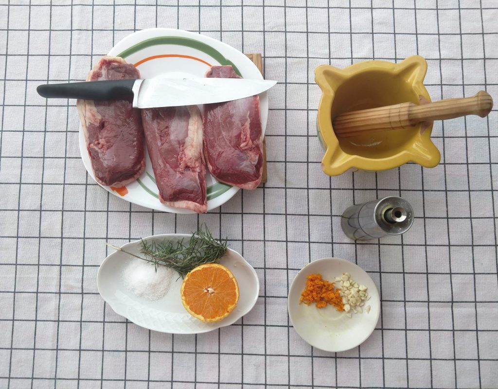 Pechugas de pato con naranja y romero